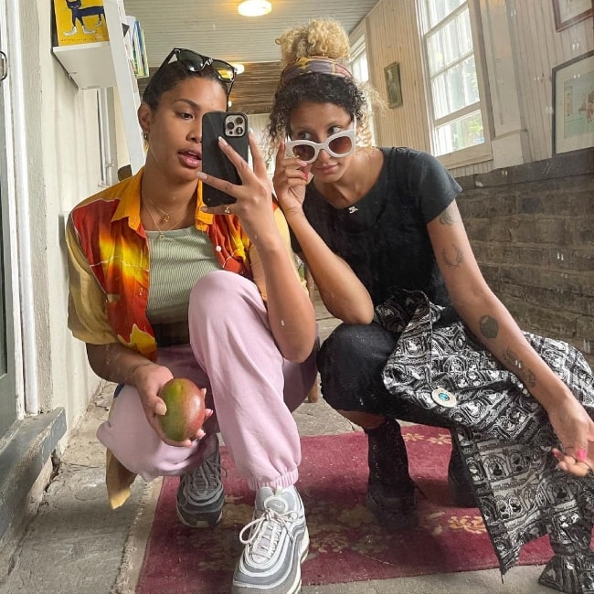 Leyna Bloom (Left) and Rosie Mae in a mirror selfie in Tivoli, New York in July 2021