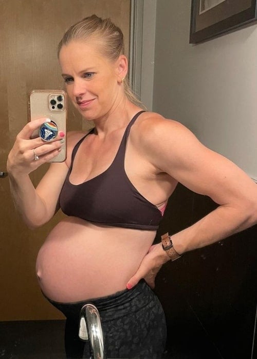 Maddy Curley clicking a mirror selfie showing her baby bump in June 2021