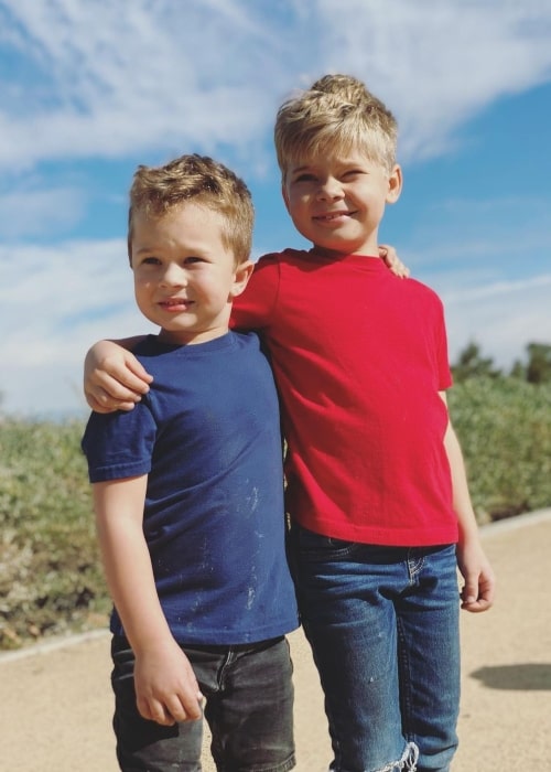 Oliver Lanning as seen in a picture that was taken with his younger brother Finley Lanning in December 2020