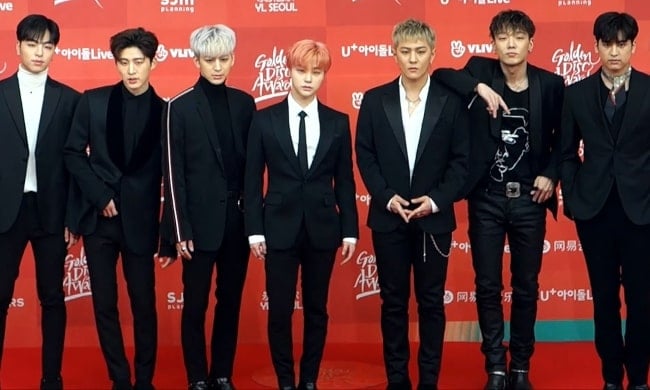 On the afternoon of January 5, at the Gocheok Sky Dome in Gocheok-dong, Seoul, the '33rd Golden Disc Awards' digital music awards ceremony red carpet event was held and iKON is posing at the photo wall