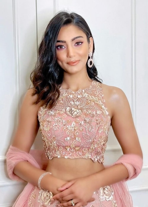 Sana Makbul posing for the camera in July 2021