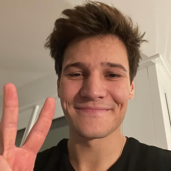Wincent Weiss in January 2021 wishing everyone to have started the new year full of anticipation and energy