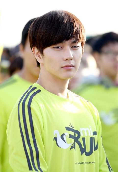 Yoo Seung-ho pictured at the Adidas Marathon on November 24, 2012