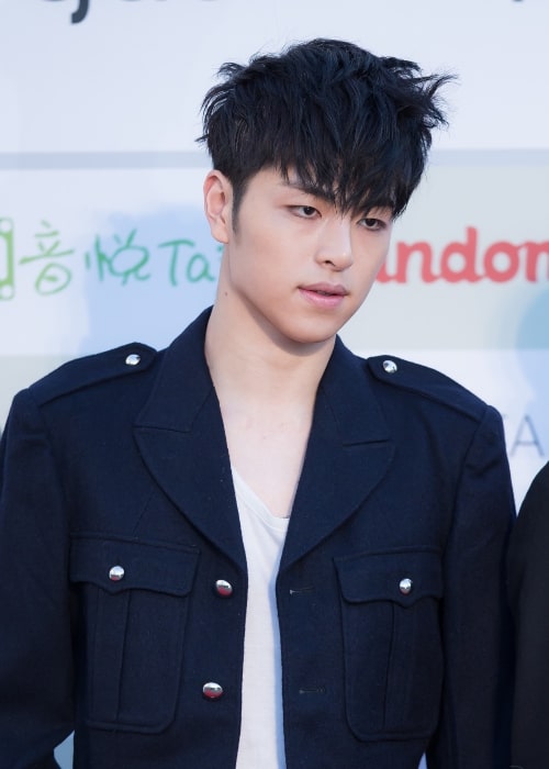 iKon's Jun-hoe at the 2016 Gaon Chart K-pop Awards event