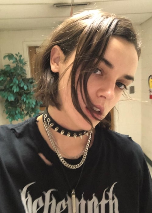 Ava Lesbian