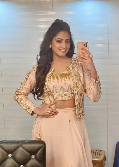 Hariprriya as seen while taking a mirror selfie in April 2021