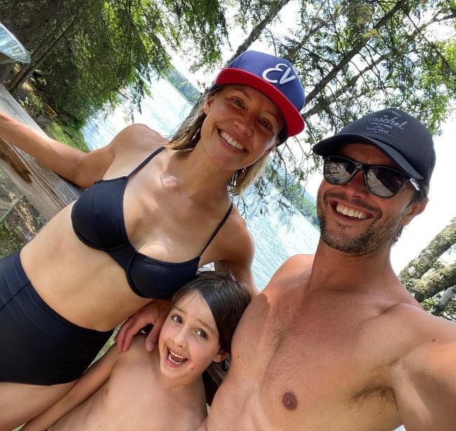 KaDee Strickland smiling in a selfie with Jason Behr and their son in July 2021