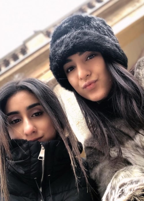 Kanikka Kapur as seen in a selfie that was taken her sister Karishma Kapur in November 2020