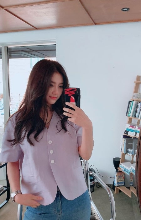 Kim So-eun as seen while taking a mirror selfie in May 2021