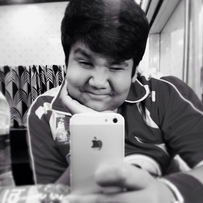 Kush Shah as seen while taking a mirror selfie in June 2014