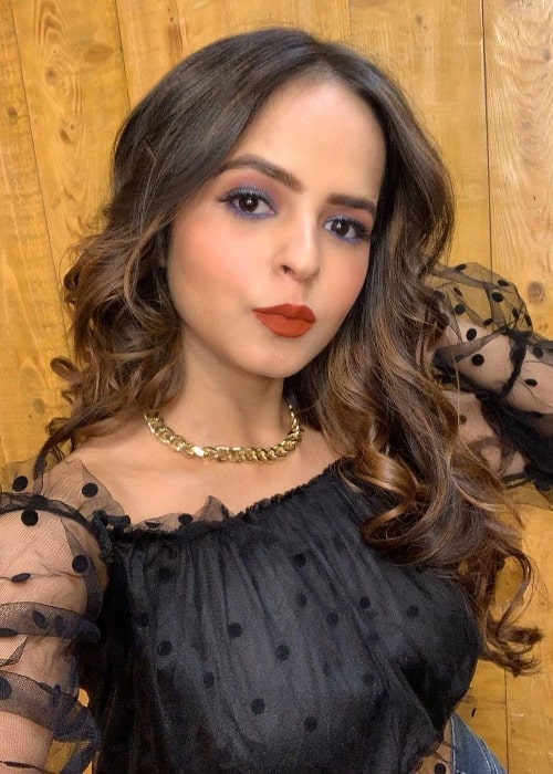 Palak Sidhwani pouting for a selfie in March 2021