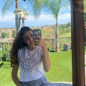 Sophie Hesri Height, Weight, Age, Boyfriend, Family, Facts, Biography