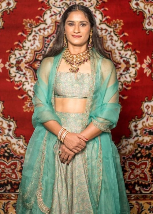 Vinesh Phogat Height, Weight, Age, Family, Facts, Spouse ...