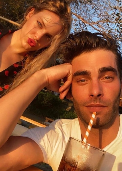 Alejandra Onieva as seen in a selfie that was taken with model Jon Kortajarena in May 2020