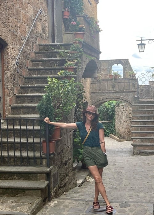 Amy Landecker as seen while posing for a picture at Civita di Bagnoregio in Italy in August 2021