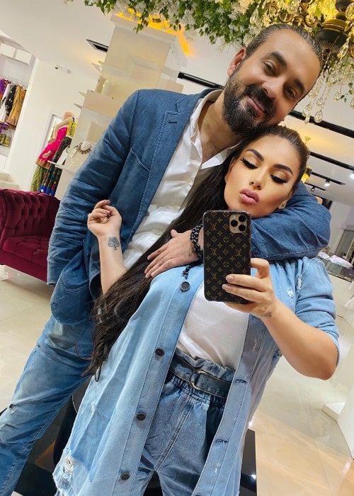 Aryana Sayeed as seen while taking a mirror selfie with Hasib Sayed