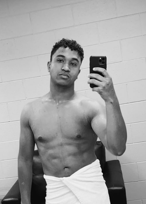 Brandon Armstrong as seen in a black-and-white shirtless mirror selfie in February 2020