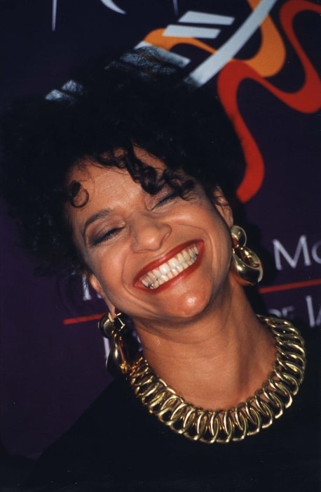 Debbie Allen as seen while smiling at the Kennedy Center in 1998