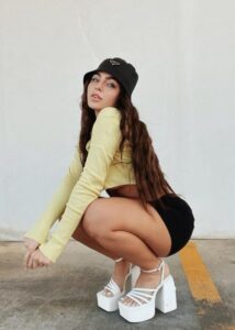 Emily Rinaudo Height, Weight, Age, Family, Facts, Education, Biography