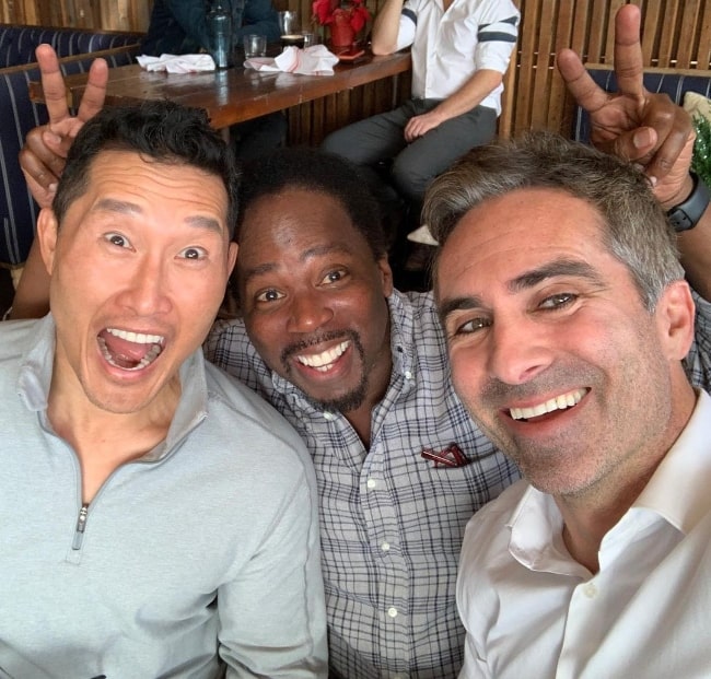 Harold Perrineau (Center) smiling in a selfie with Daniel Dae Kim (Left) and Néstor Carbonell in December 2019