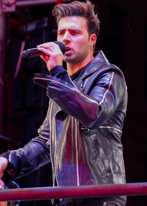 Jencarlos Canela as seen in a picture that was taken during a live performance in January 2014