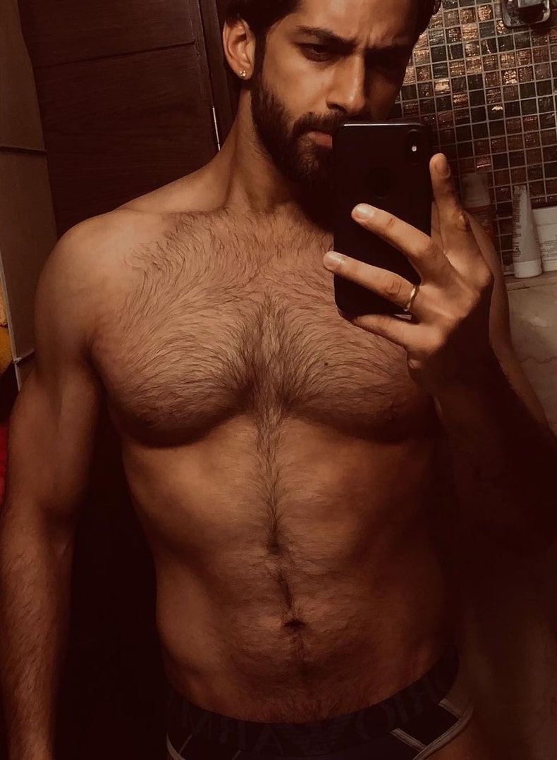 Karan Vohra as seen in a shirtless selfie that was taken in January 2021