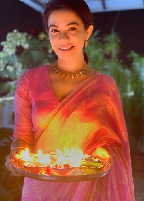 Shweta Gulati posing for the camera while celebrating Diwali in November 2020