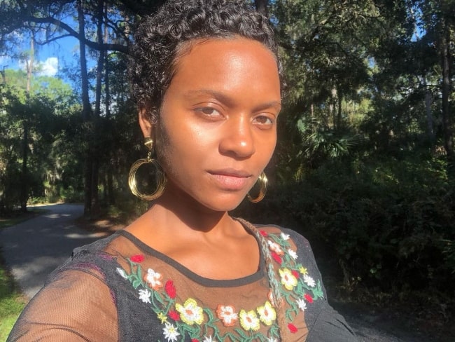 Syesha Mercado taking a selfie in November 2019