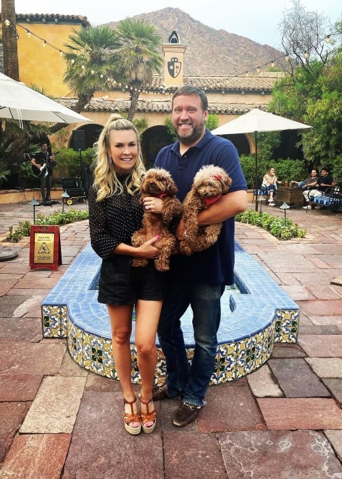 Tinsley Mortimer as seen in a picture with her ex-boyfriend Scott Kluth and her dog Strawberry and Shortcake in Scottsdale, Arizona in September 2020