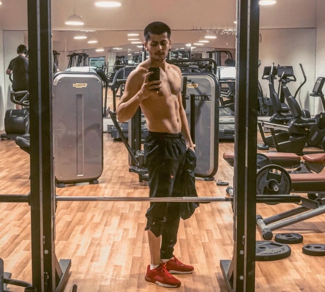 Abhishek Nigam in August 2019 proclaiming that it is to take selfies that he visits the gym