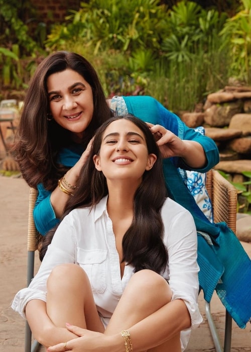 Amrita Singh as seen while smiling for a picture along with her daughter Sara Ali Khan