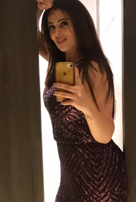 Anjana Sukhani sharing her selfie in September 2019