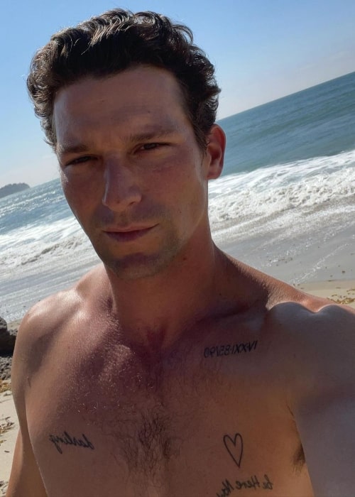 Daren Kagasoff as seen while clicking a shirtless selfie in September 2021