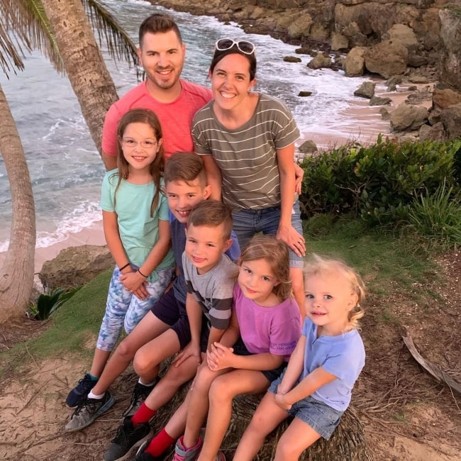 Elise Johnston with her father Jeremy and mother Kendra as well as her siblings Isaac, Caleb, Laura, and Janae in February 2020