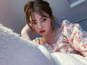 Han So-hee Height, Weight, Age, Boyfriend, Biography, Family, Facts