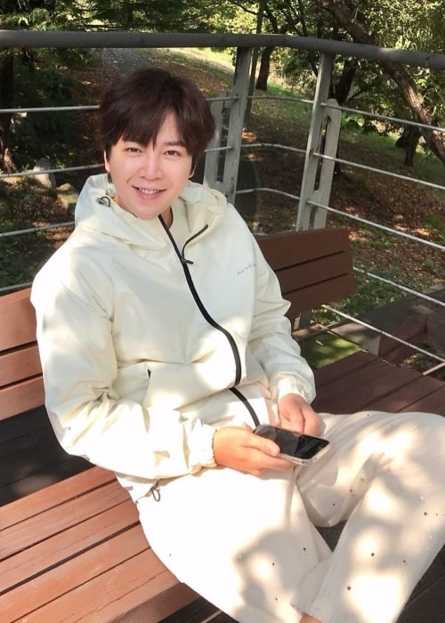 Jang Keun-suk as seen while smiling for a picture in October 2021