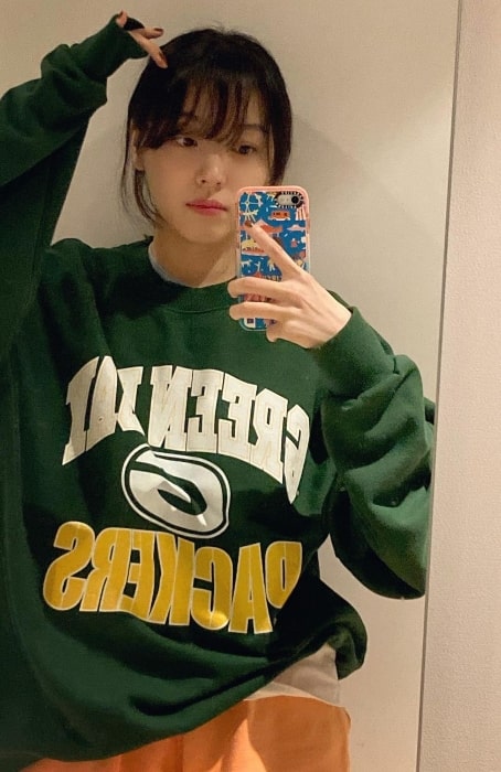 Jo Woo-ri as seen while taking a mirror selfie in May 2021