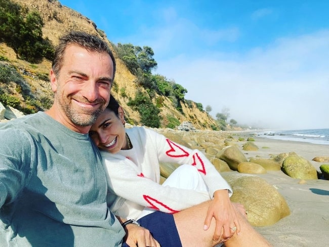 Mason Morfit smiling in a selfie with Jordana Brewster in September 2021
