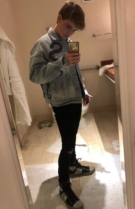 Matt Lintz as seen while taking a mirror selfie in November 2018