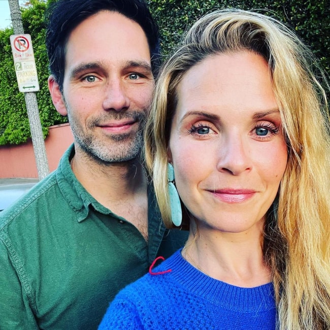 Sally Pressman and her husband in a good mood in May 2021 after having gone out together