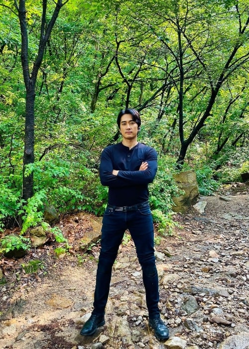 Song Seung-heon as seen while posing for a picture in June 2021