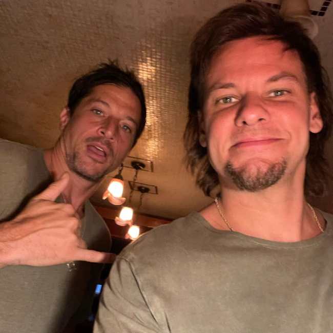 Theo (right) as seen with Simon Rex in July 2021