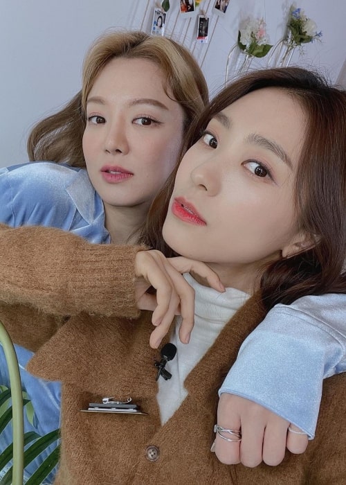 Yoon Bo-ra as seen in a selfie that was taken with Hyoyeon Kim in March 2021