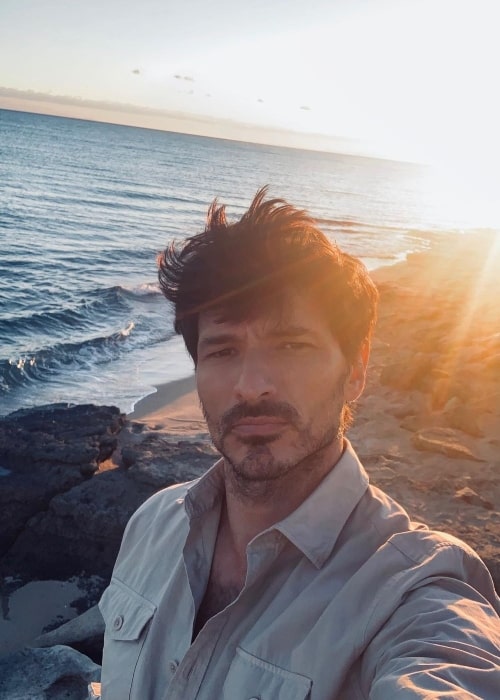 Andrés Velencoso as seen in a selfie that was taken at the Tuttifrutti Beach in October 2020