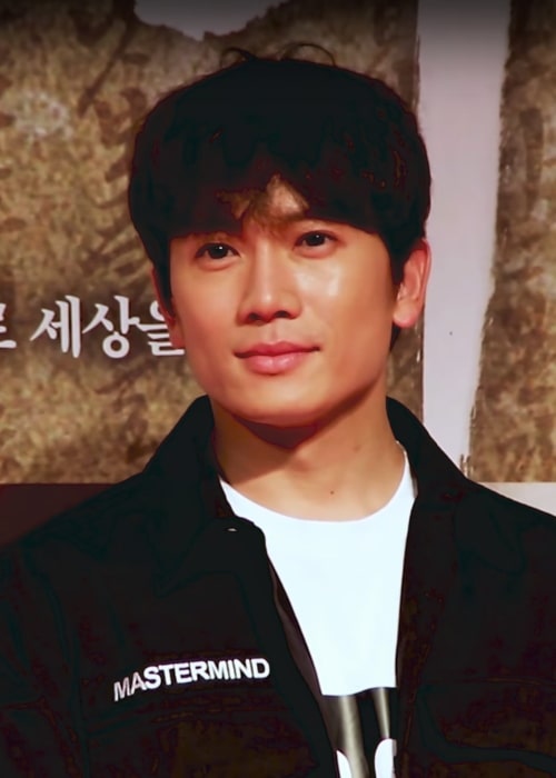 Ji Sung as seen in a picture that was taken from a screenshot from a video that was taken at the 'Heungbu' VIP premiere in February 2018