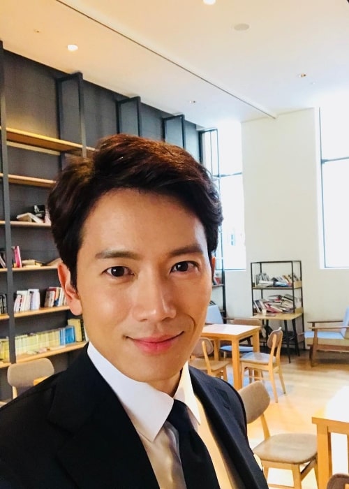 Ji Sung as seen in a selfie that was taken in November 2017