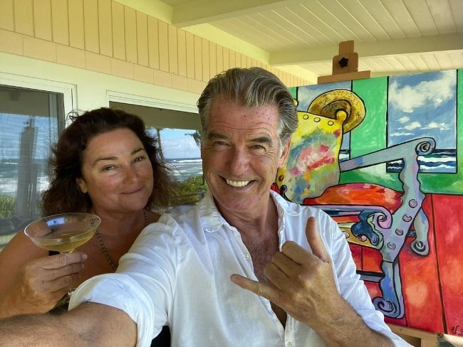 Keely Shaye Smith smiling in a selfie with Pierce Brosnan in September 2020