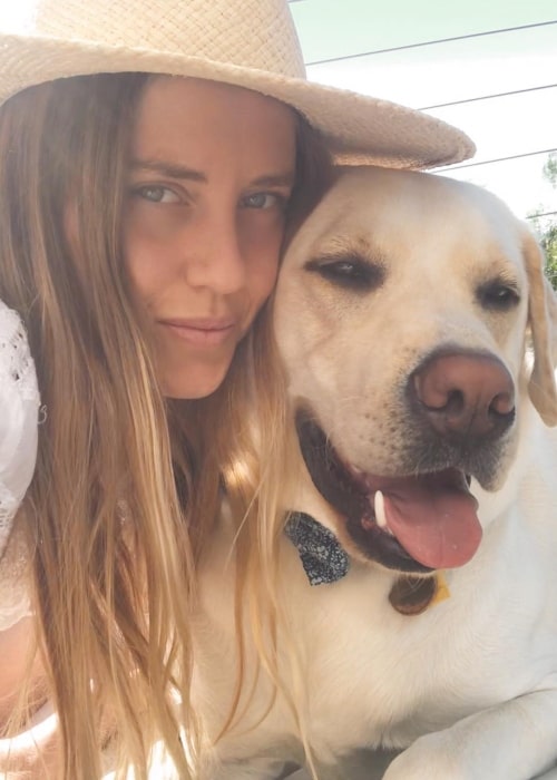 Lindsay Rae Hofmann as seen in a selfie that was taken with her dog Bodhi in January 2019