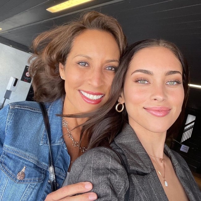 Priscilla Quintana (Right) as seen while smiling in a selfie with her mother in July 2021