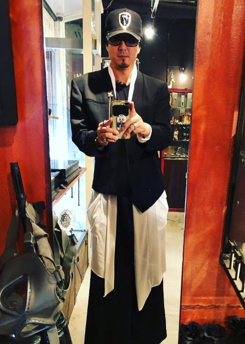 Takaya Kuroda as seen while taking a mirror selfie